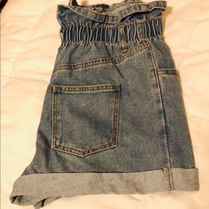 NWOT Super cute high waisted paper bag shorts